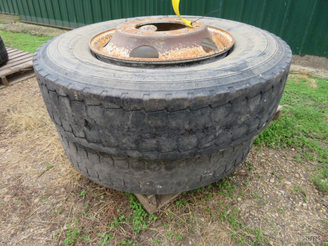 (2) 11R22.5 tires on hub pilot rims